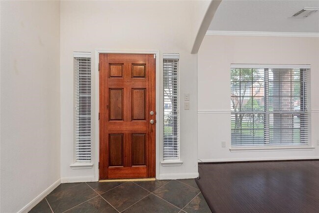 Building Photo - 10039 Noisy Waters Dr