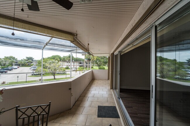 Building Photo - 4 Greenway Dr