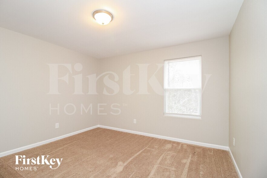 Building Photo - 274 Kendall Dr