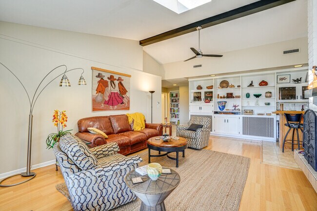 Building Photo - 21 Walking Diamond Dr