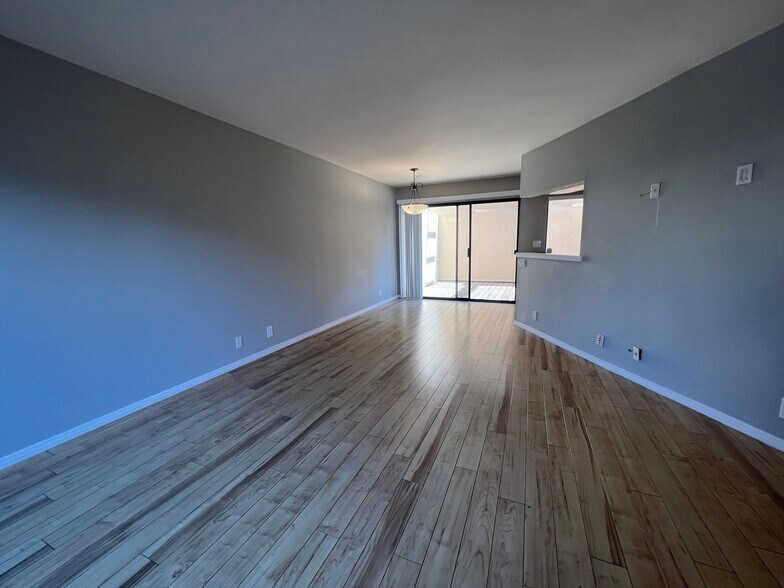 Building Photo - 8316 Via Sonoma