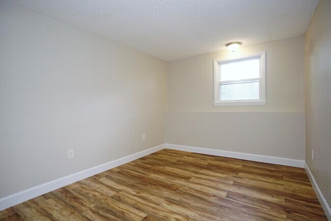 Building Photo - 42 Woodfield St