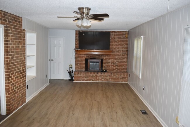 Building Photo - Beautiful Ranch Home