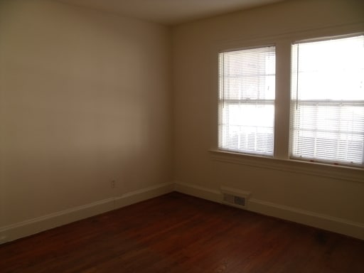 Building Photo - 824 Western Ave