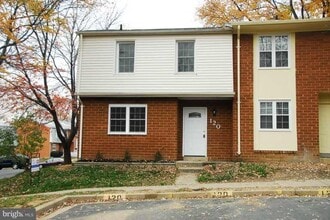 Building Photo - 120 Oak Dr