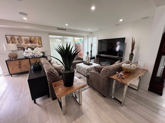 Building Photo - Luxury Coastal Living – Brand New Custom H...