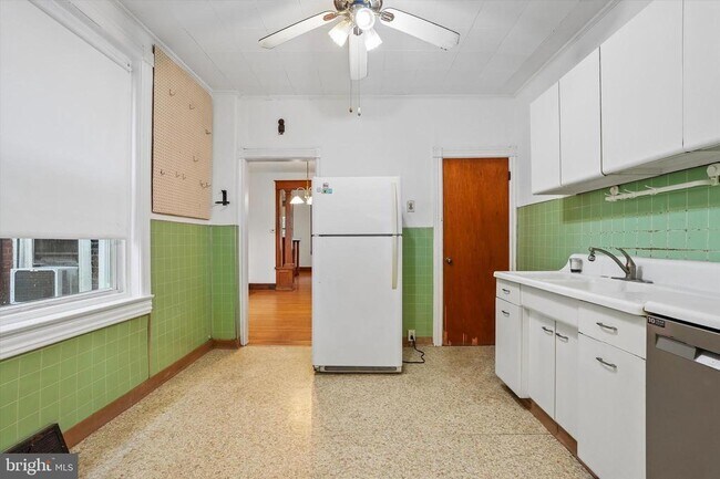 Building Photo - 868 N 27th St