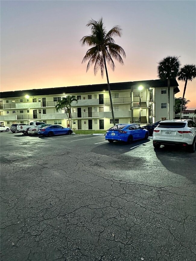 Building Photo - 1530 NE 191st St