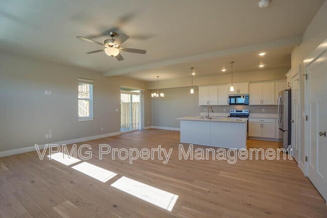 Building Photo - 2331 E Otter Lp