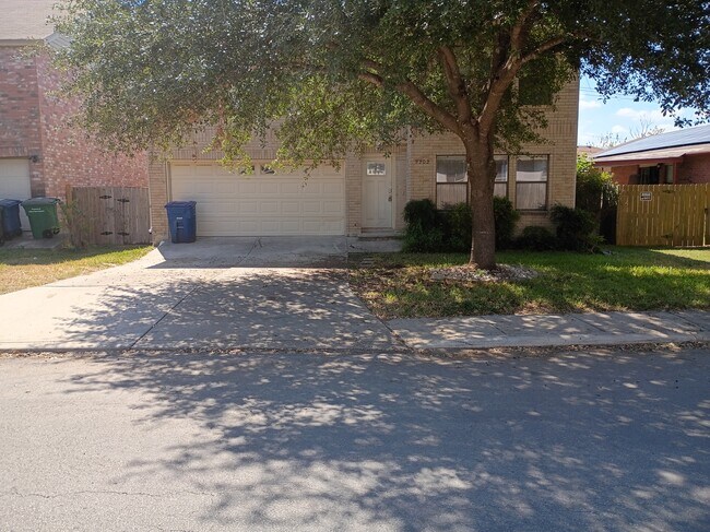 Building Photo - 9202 Roquefort