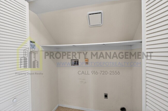 Building Photo - Spacious 3-Bedroom Retreat with 2.5 Baths in Prime Elk Grove Location