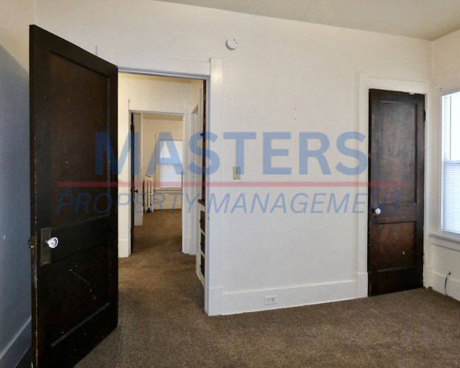 Building Photo - 4113 N Lockwood Ave