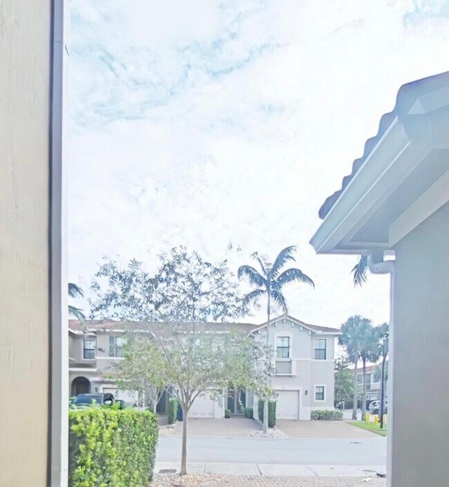 Building Photo - 1087 NW 33rd Manor