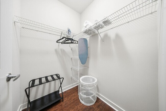 Building Photo - 1700 W Cleveland St