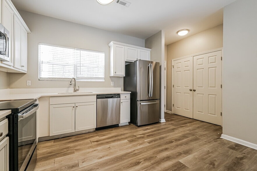 Building Photo - 5480 Sierra Trl