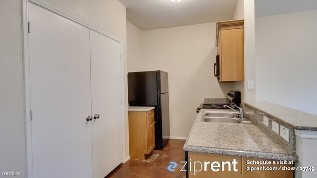 Building Photo - 3 br, 2 bath Townhome - 2340 Aldergate Dr,...
