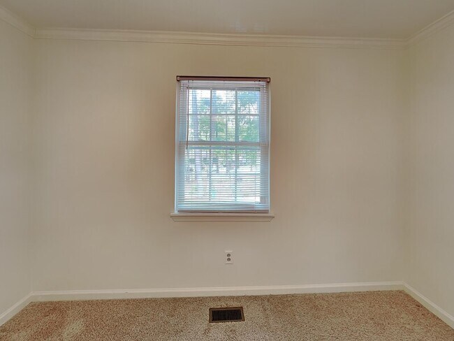 Building Photo - 4418 Englewood Rd