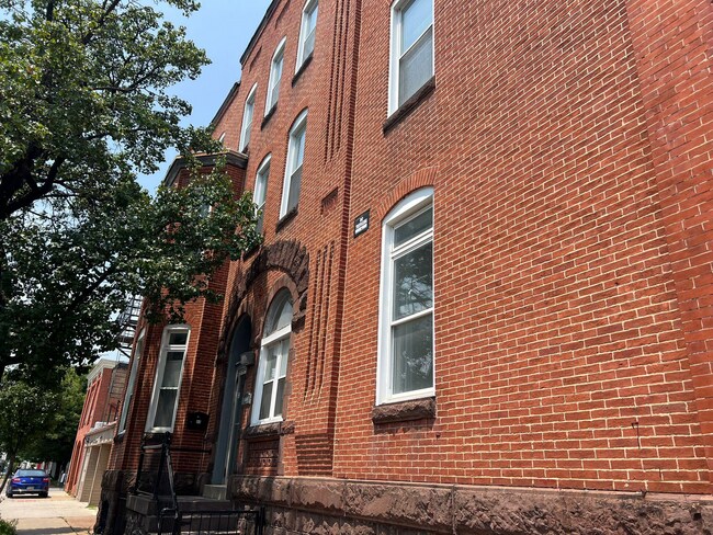 Building Photo - 2 W 21st St