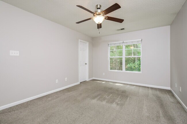 Building Photo - 70 Brookhaven Dr