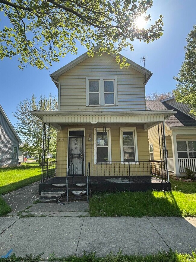 Primary Photo - 2433 Weisser Park Ave
