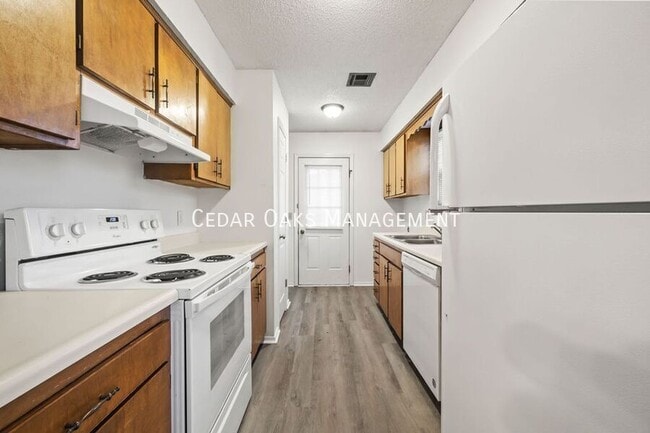 Building Photo - 801 N 17th Pl