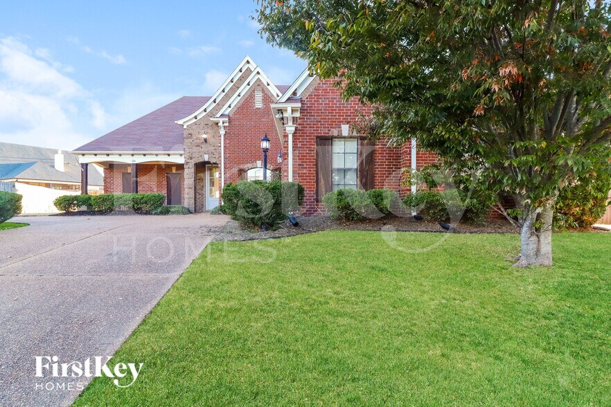 Building Photo - 100 Whispering Creek Cove