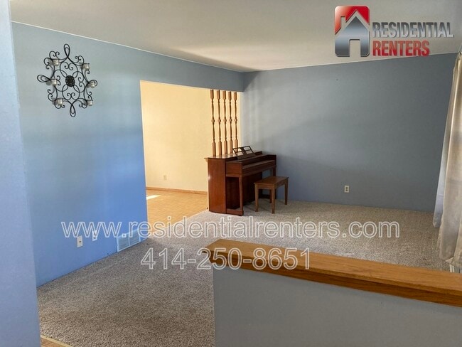 Building Photo - 257 S Regis Rd