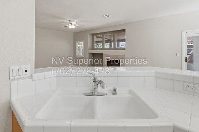 Building Photo - SE!! 4 Bedrooms!! Single Story!!! 3 Car Garage!!! Gated!! Water Conditioner!! All Appliances!!! F...