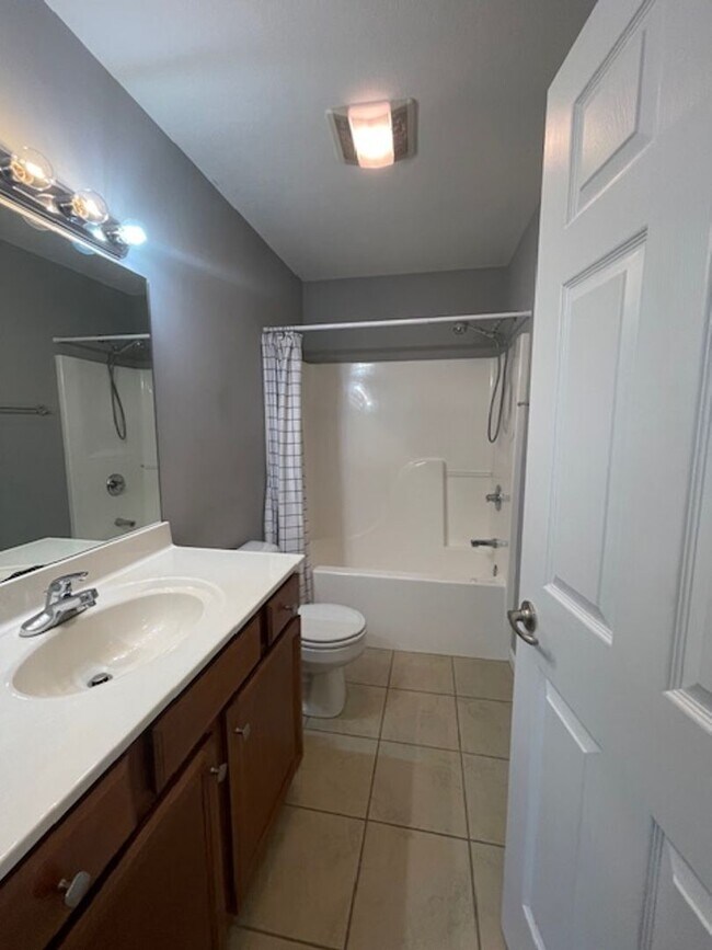 Building Photo - Maryville 37804 - 3 bedroom, 2 bath brick ...