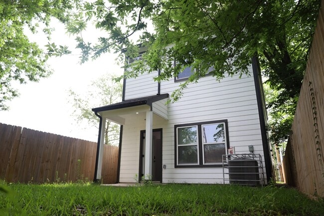 Building Photo - 6614 Foster St