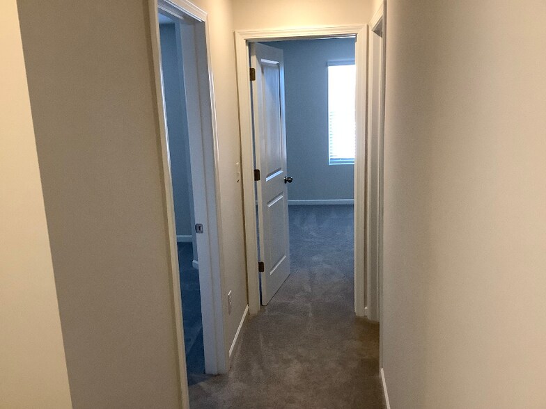 Building Photo - 132 Plumtree Ct