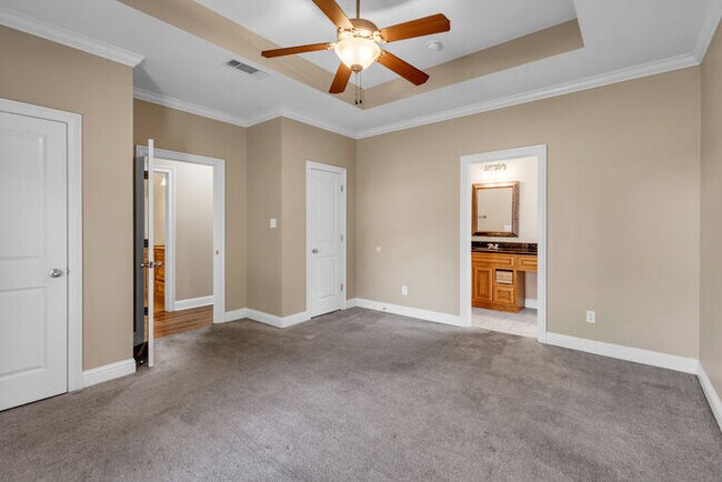 Building Photo - 13727 Foxhill Drive
