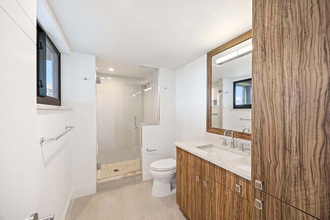 Building Photo - 6075 Pelican Bay Blvd