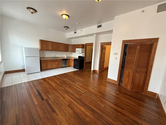 Building Photo - 459 Dauphin St