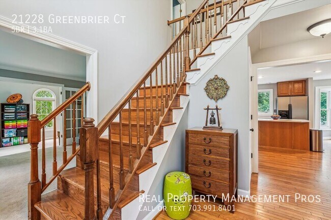 Building Photo - 21228 Greenbrier Ct