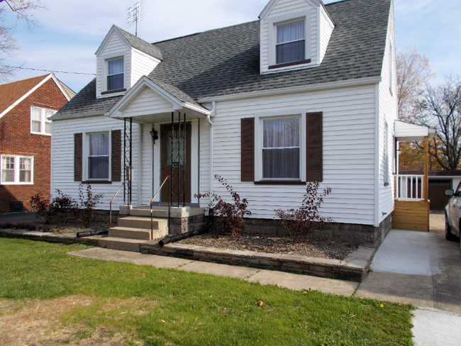 Building Photo - 25 Trumbull Ave SE