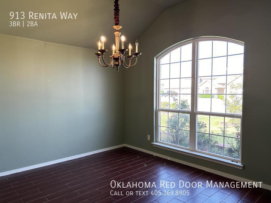 Building Photo - 913 Renita Way