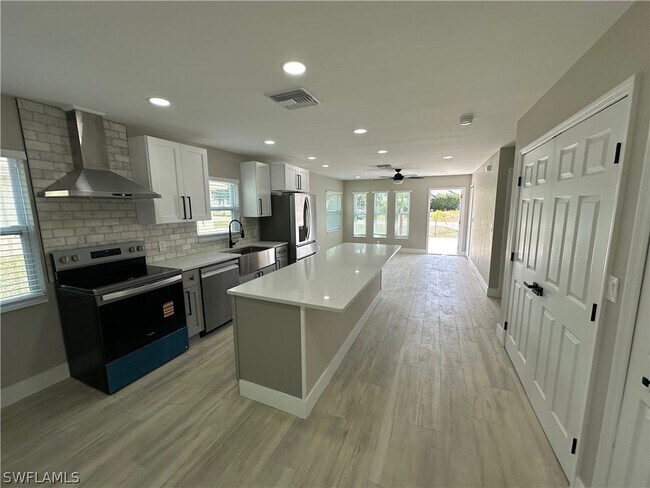 Building Photo - 9165 Seville Rd