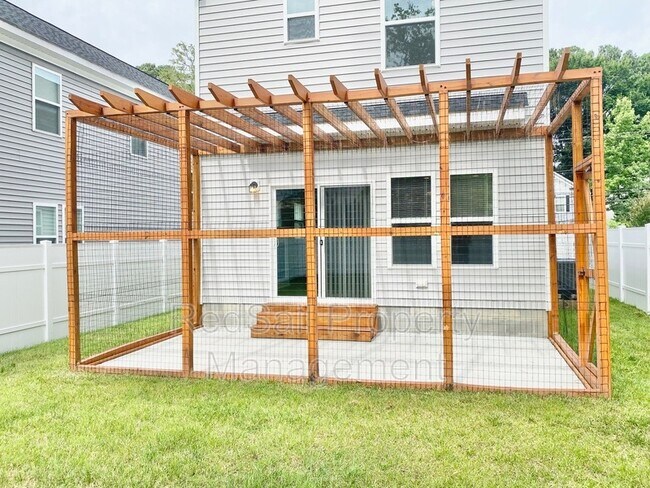 Building Photo - 112 Thalia Rd
