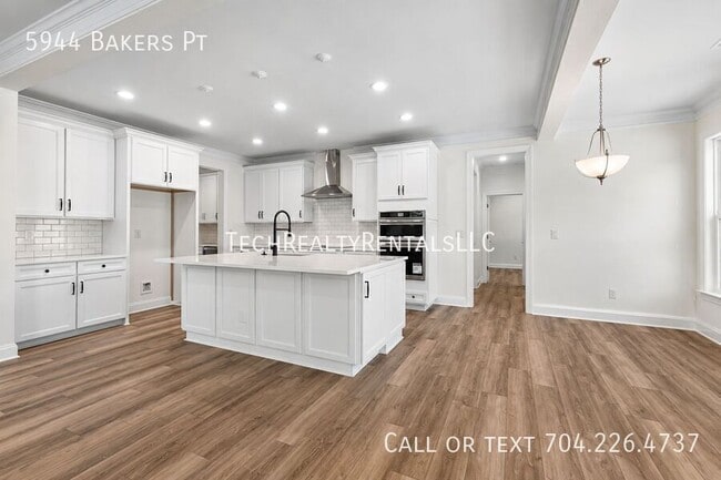 Building Photo - 5944 Bakers Point