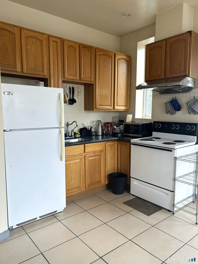 Building Photo - 71-73 Whitney Ave