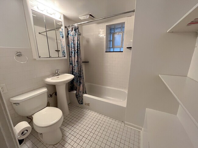Building Photo - 2442 N Ashland Ave