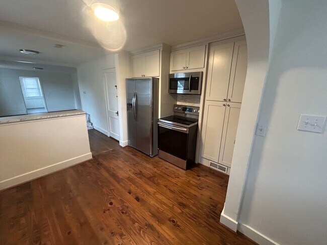 Building Photo - 939 Central Dr