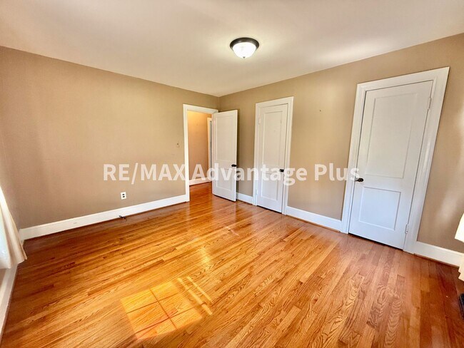 Building Photo - Very Spacious Home with 2 beds/2 baths and a bonus room, close to Charlotte Courthouse