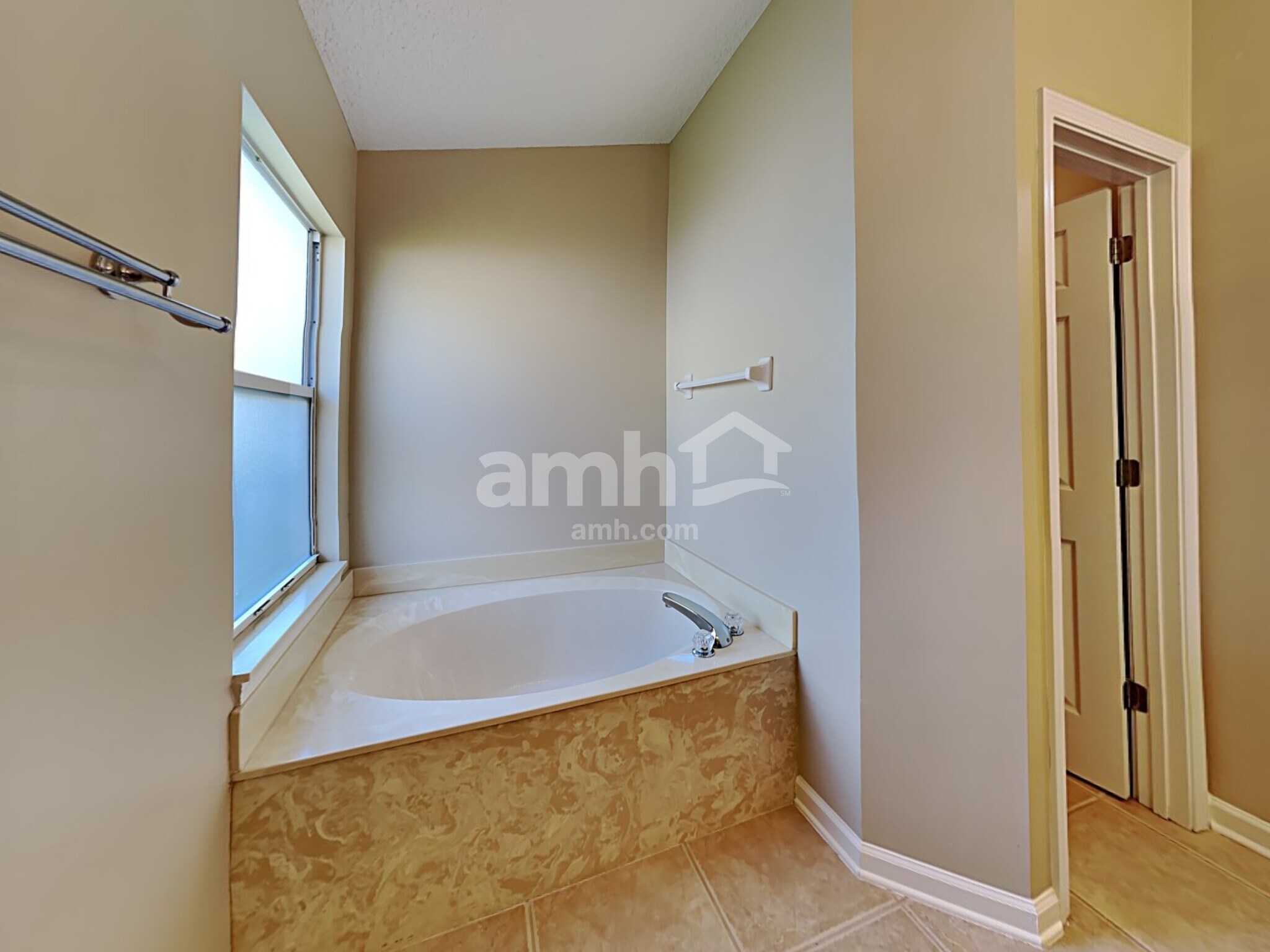 Building Photo - 386 Stonehurst Pky