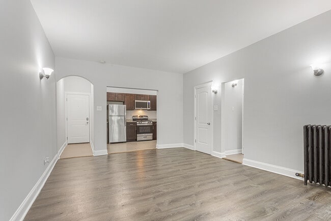 Building Photo - 1608 W Sherwin Ave