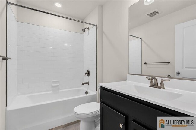 Building Photo - 504 E International Rd