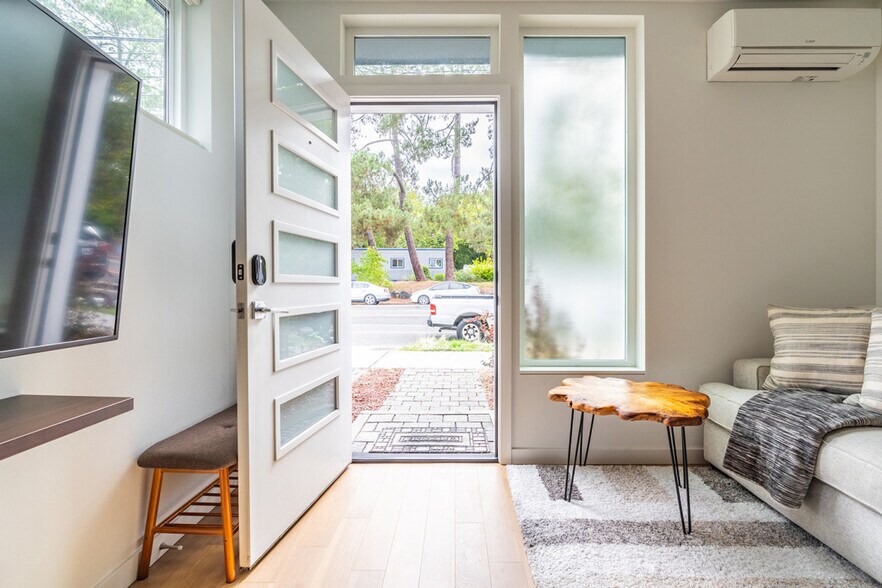 Building Photo - 5109C Phinney Ave N