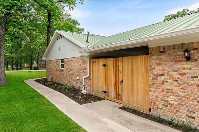 Building Photo - 25802 Maplewood Dr