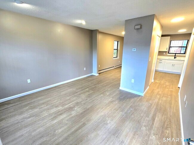 Building Photo - 274 Bellevue St